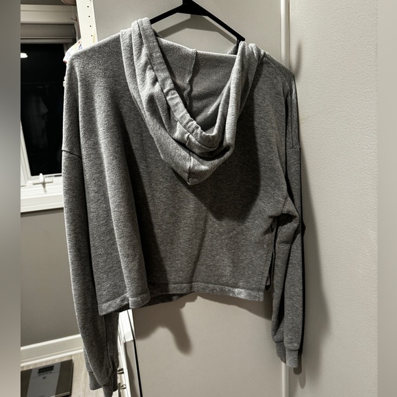 Cropped sparkly gray sweatshirt crop top - Picture 2 of 4